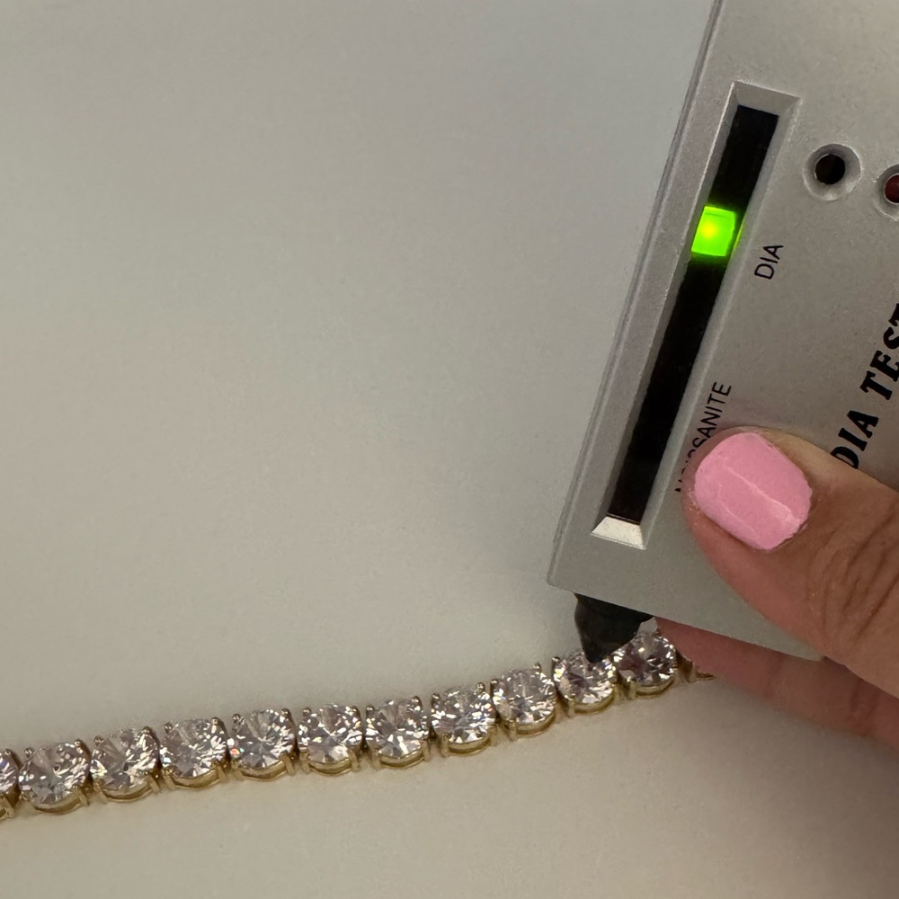 18k 72ct Tennis Bracelet - Picture 10 of 14